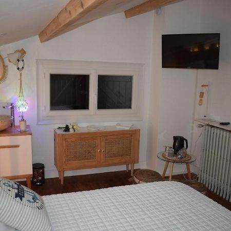 Domaine La Tuilerie Panzió Guîtres Kültér fotó