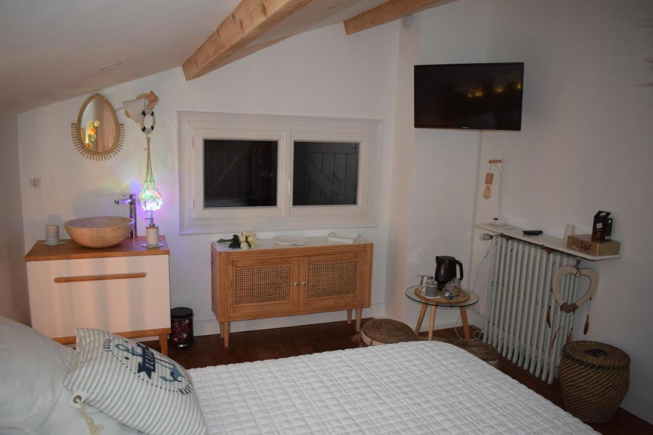 Domaine La Tuilerie Panzió Guîtres Kültér fotó